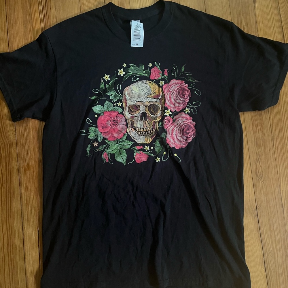 Medium Black Gildan Skull and Roses T-shirt - Picture 2 of 4